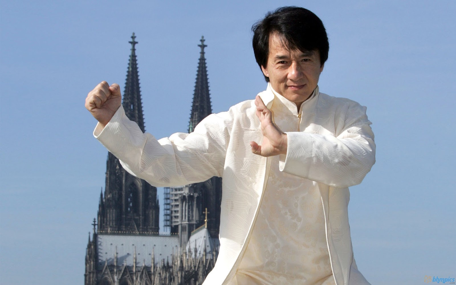 Jackie Chan jumps on board Joe Carnahan's Bodyguard thriller Five Against a ... - HeyUGuys