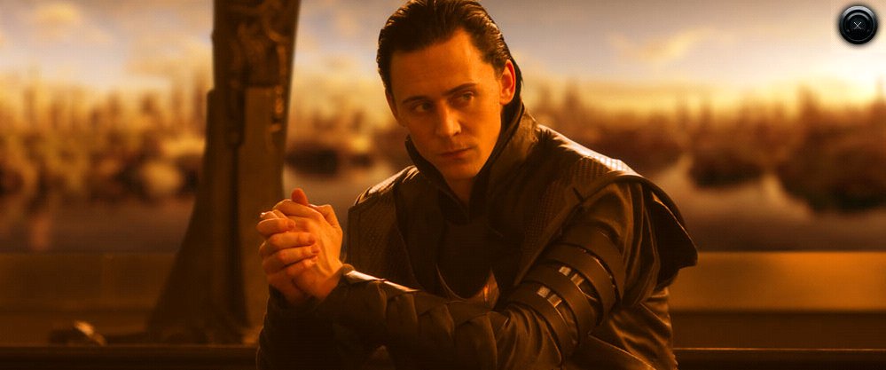 Tom-Hiddleston-in-The-Avengers