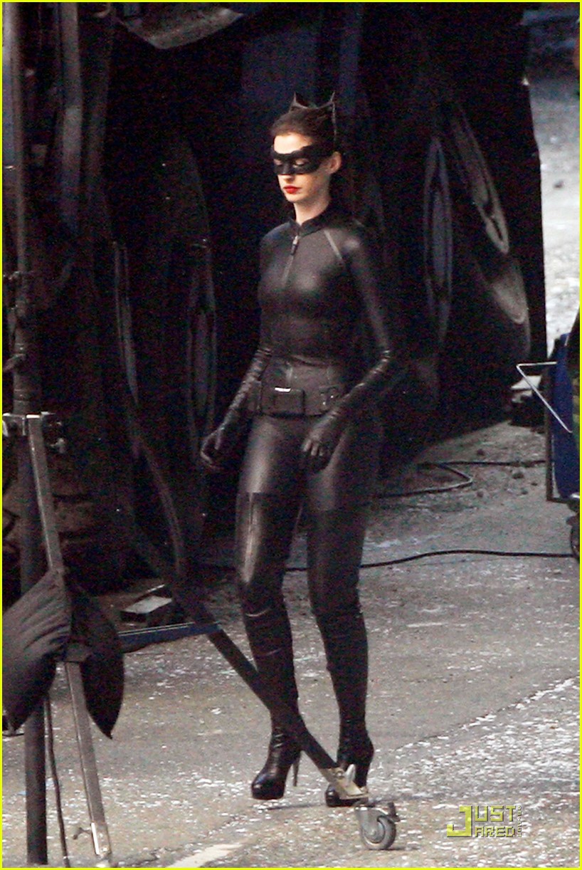Anne hathaway catwoman