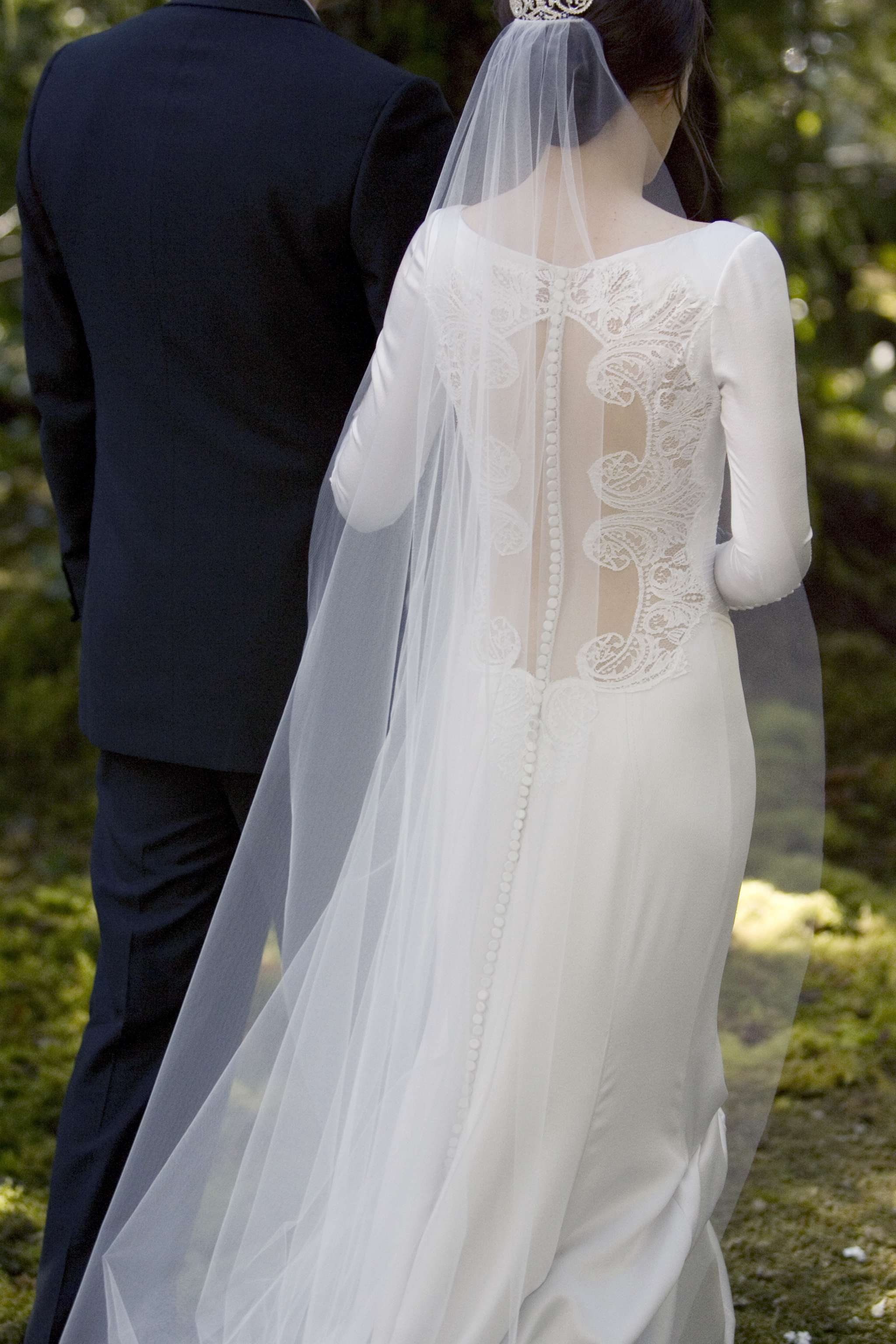 Twilight Breaking Dawn Part 1 Wedding Dress Images & Facts - HeyUGuys