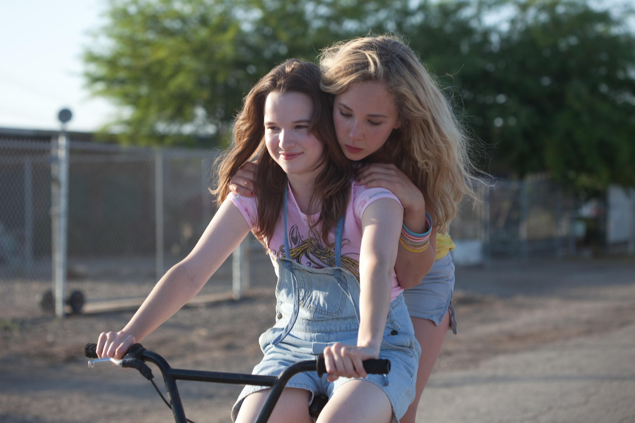 15 New Images from Little Birds with Juno Temple, Leslie Mann, and Kate