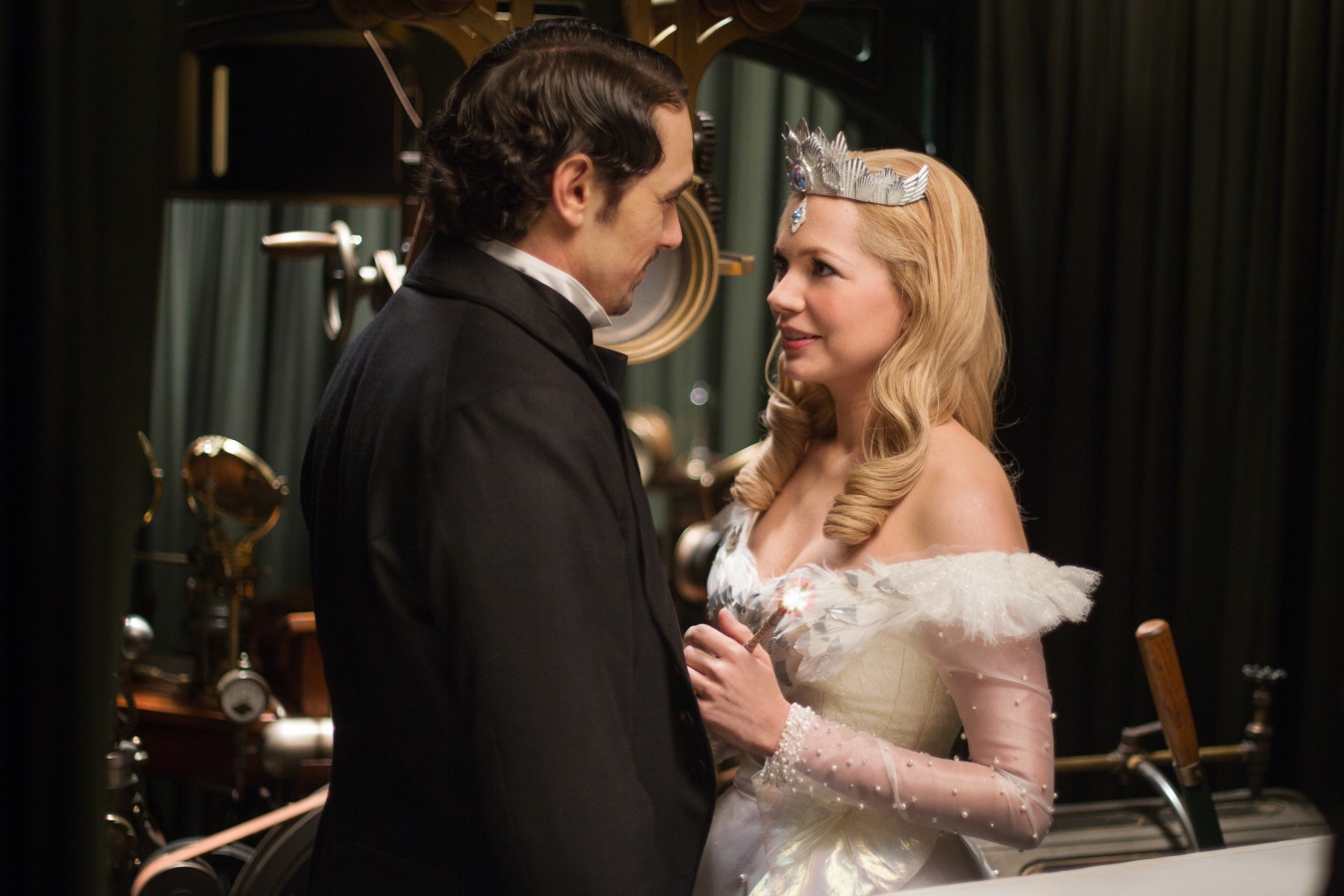 James Franco and Michelle Williams in Oz: The Great and Powerful