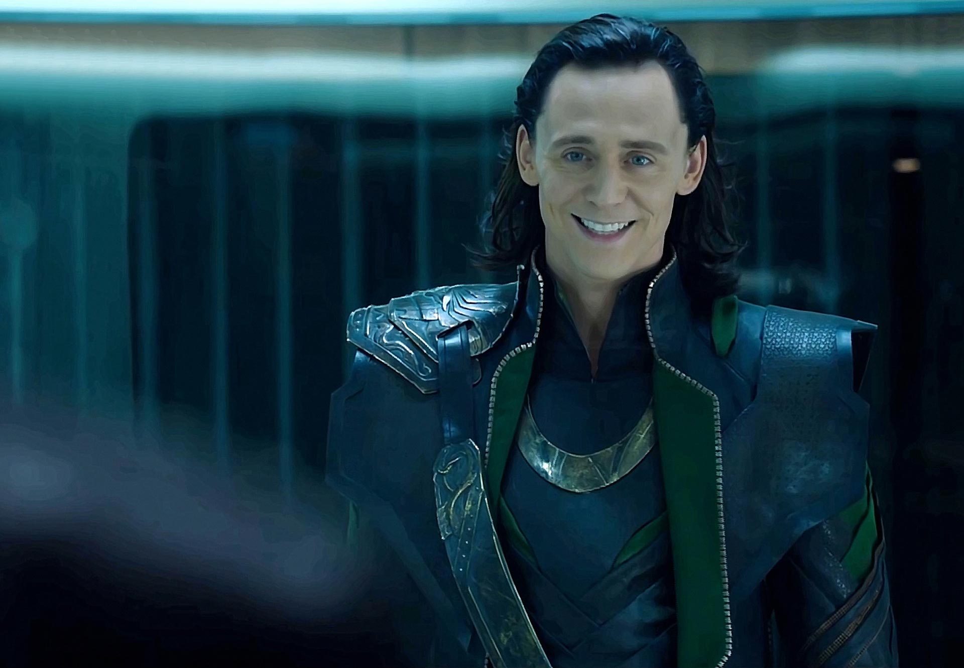Tom-Hiddleston-in-The-Avengers