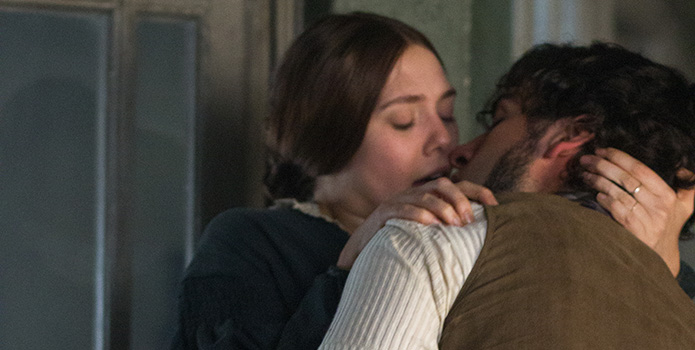 Elizabeth-Olsen-and-Oscar-Isaac-in-Therese