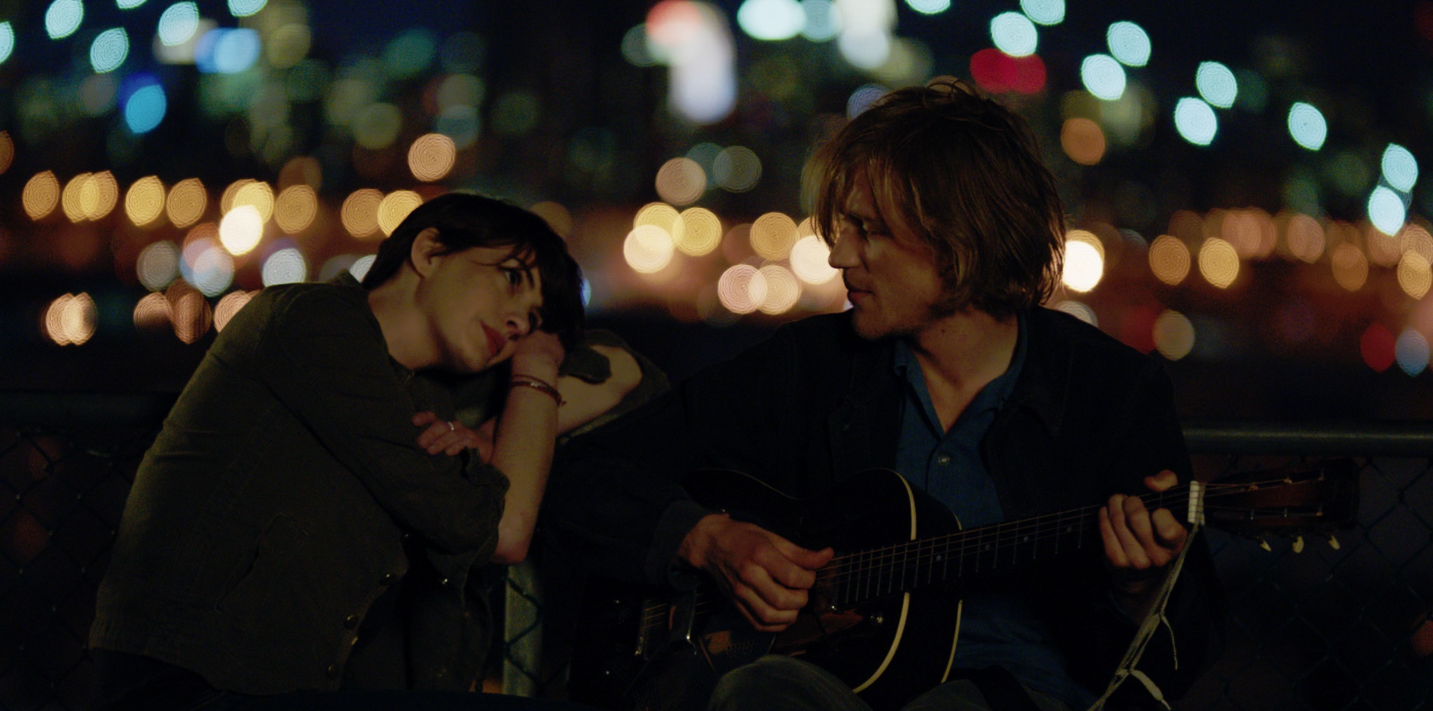 Anne-Hathaway-and-Johnny-Flynn-in-Song-One