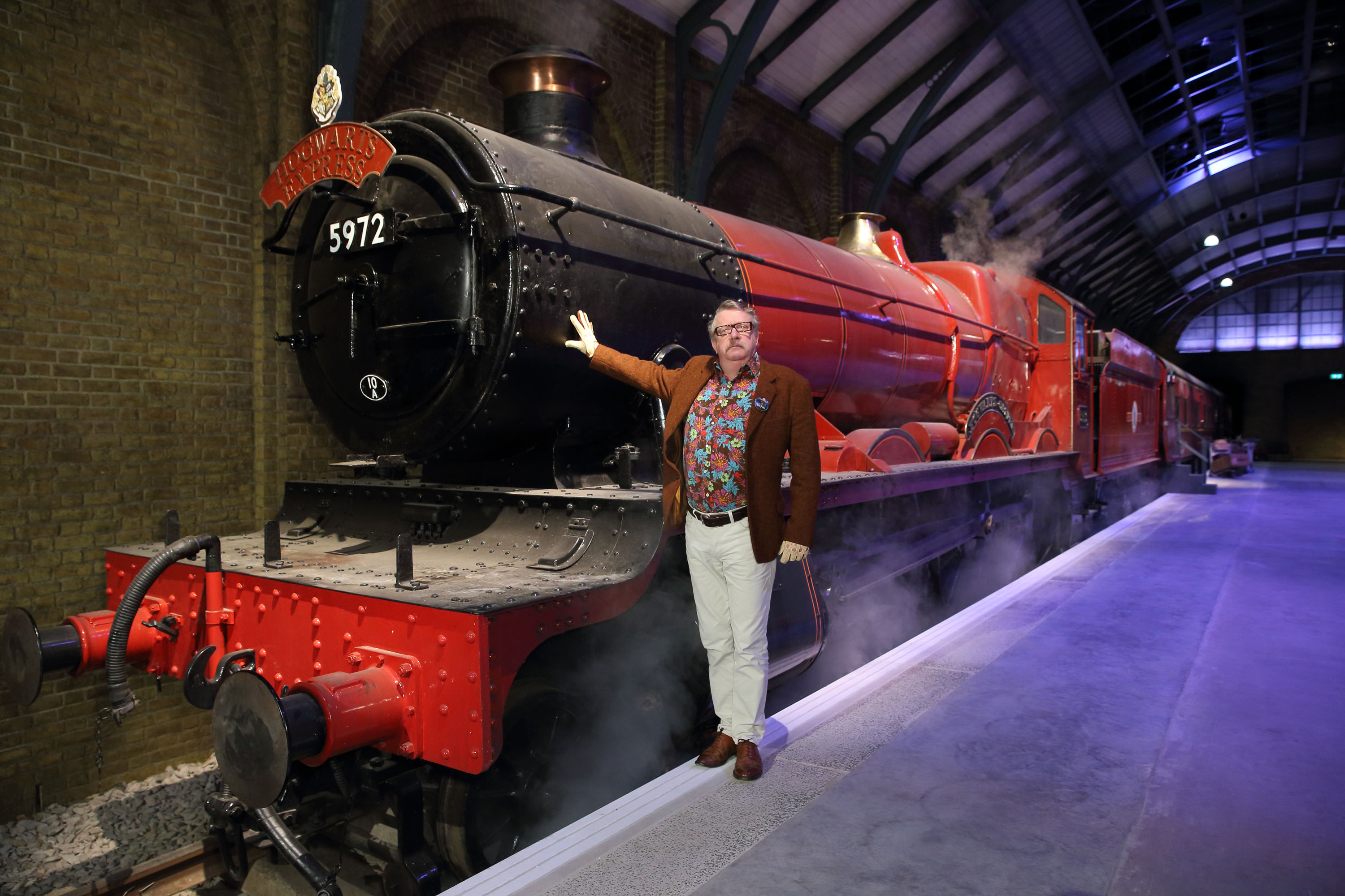 first look: the hogwarts express and platform 9 06 arrive at