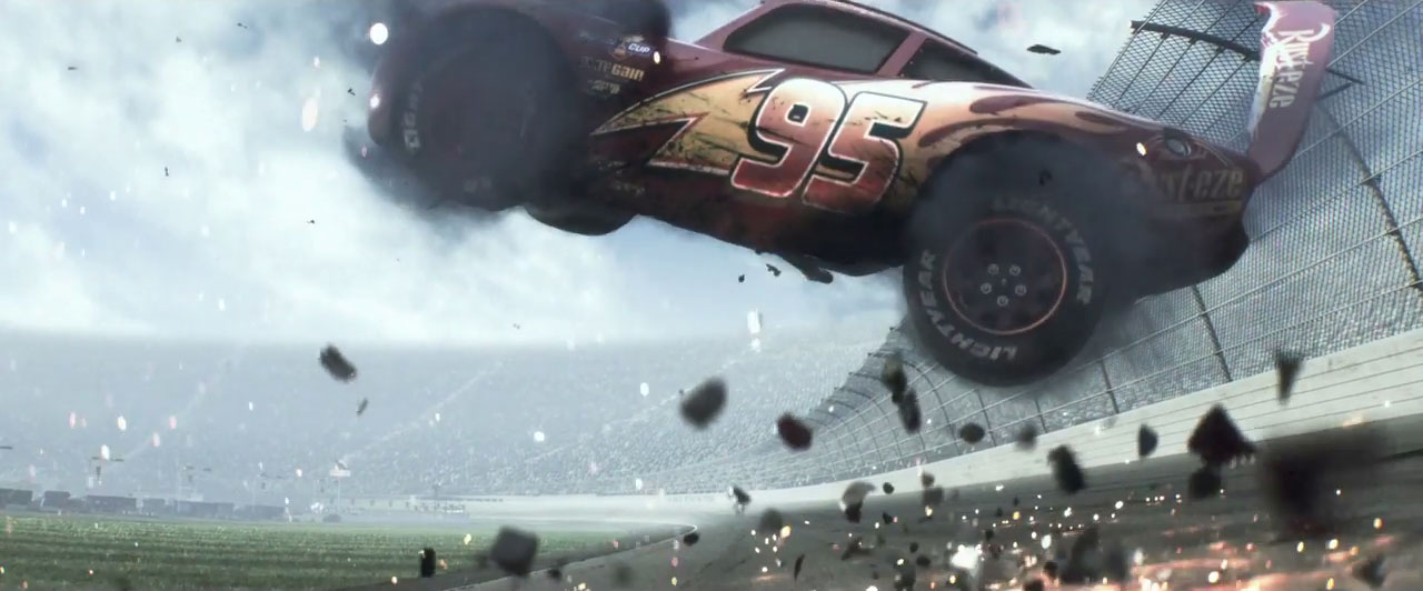 cars 3 - Lightning McQueen crashes