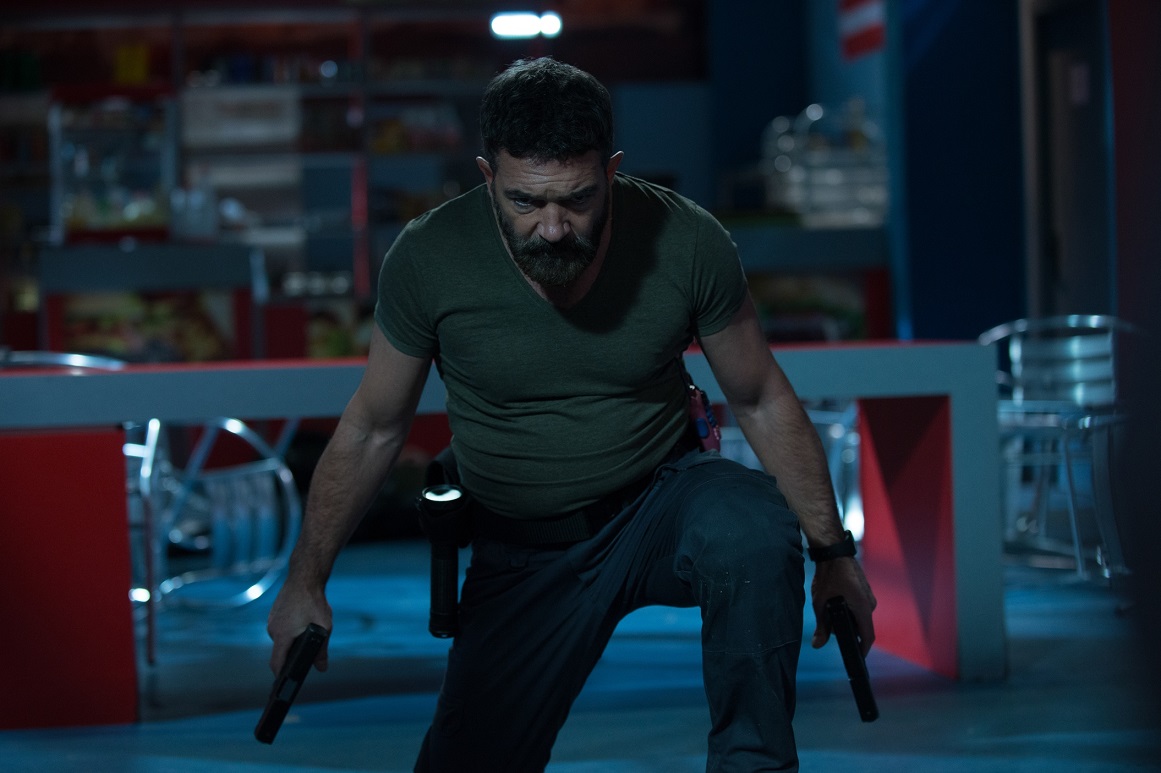 Antonio Banderas Security HeyUGuys